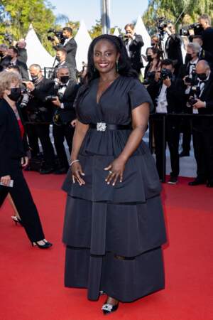 Aïssa Maïga, divine en robe noire et bijoux Boucheron, pour la montée des marches du film "Benedetta" lors du 74ème Festival International du Film de Cannes, le 9 juillet 2021