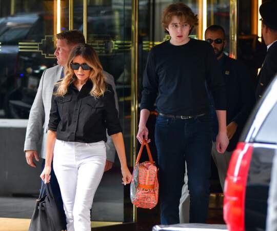 Melania Trump et son fils Barron ont été aperçus dans les rues de New York ce 7 juillet. 