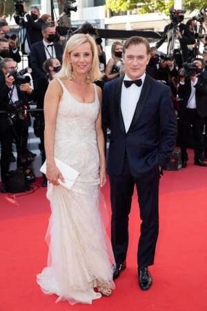 Laurence Ferrari très chic au côté de son mari Renaud Capuçon pour la montée des marches du film "Benedetta" lors du 74ème Festival International du Film de Cannes, le 9 juillet 2021