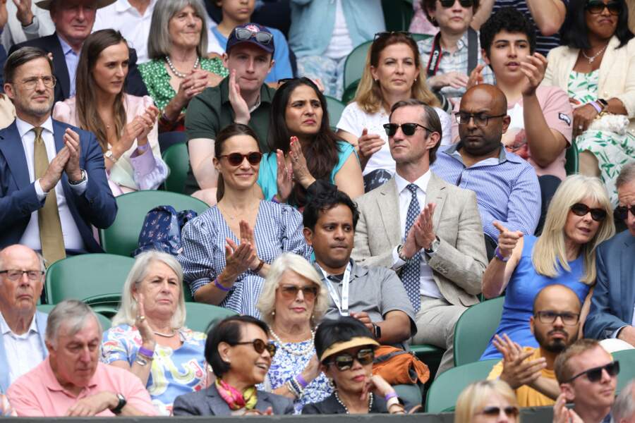 Quatre mois après la naissance de leur fille, Pippa Middleton et James Matthews étaient de sortie dans gradins de Wimbledon, le 9 juillet 2021