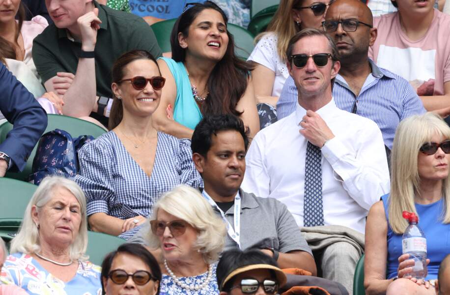 Pippa Middleton et son époux James Matthews passent du bon temps dans les tribunes de Wimbledon, le 9 juillet 2021