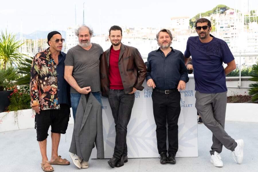 Les acteurs du film du réalisateur Samuel Benchetrit prennent la pose au Festival de Cannes ce 10 juillet. 