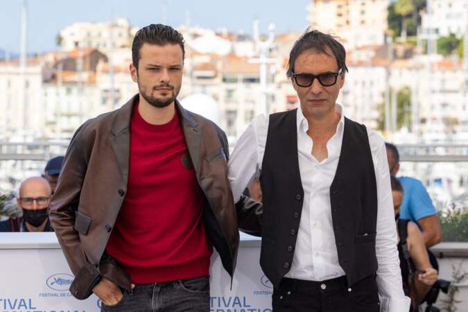 Samuel Benchetrit et Jules Benchetrit ont partagé le photocall ce samedi 10 juillet au Festival de Cannes. 