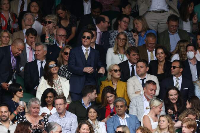 Tom Cruise très concentré au tournoi de tennis de Wimbledon ce 10 juillet 