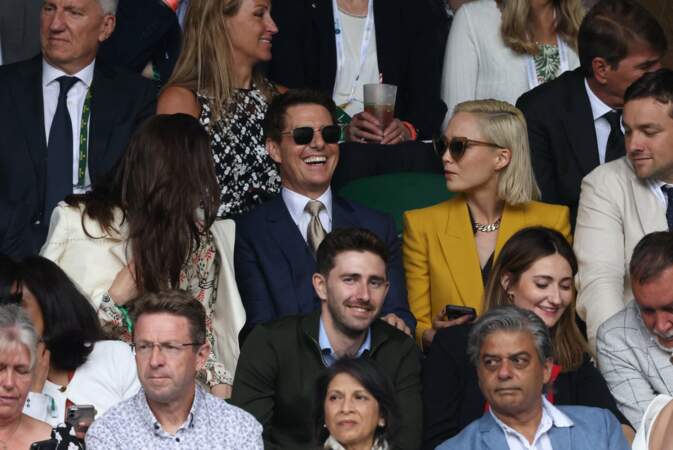 Tom Cruise, Pom Klementieff  et Hayley Atwell dans les tribunes pour la finale Dames du tournoi de tennis de Wimbledon au All England Lawn Tennis and Croquet Club à Londres, Royaume Uni, le 10 juillet 2021
