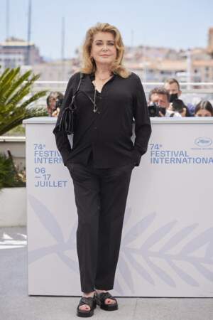 Catherine Deneuve est apparue souriante et resplendissante pour son deuxième photocall au Festival de Cannes ce 11 juillet 