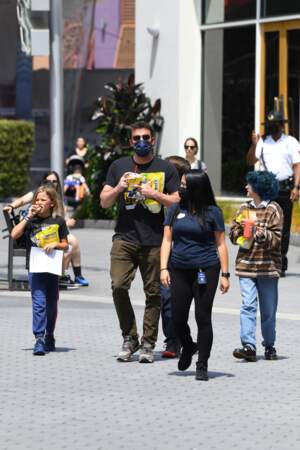 Emme Muniz, la fille de Jennifer Lopez, se balade dans les rues de Los Angeles aux côtés de Ben Affleck et de ses deux enfants, le dimanche 11 juillet 2021