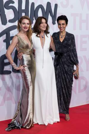 Carla Bruni en robe longue immaculée au festival de Cannes en 2018