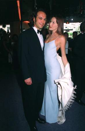 Carla Bruni en robe longue esprit nuisette au festival de Cannes en 1994.