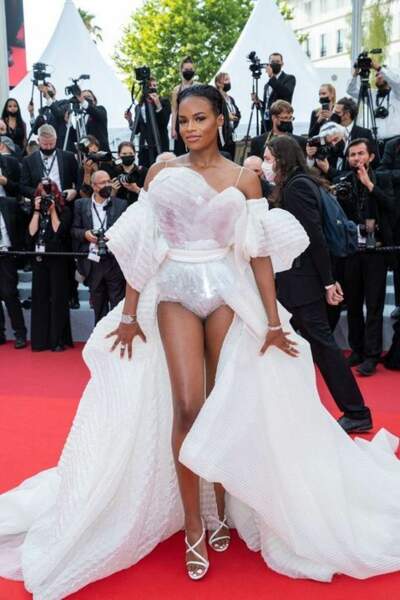 Le mannequin et influenceuse Didi Stone Olomidé en robe Jean Paul Gaultier au 74 eme Festival de Cannes