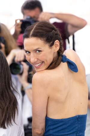 Doria Tillier a porté un dos nu et des couettes au photocall des Talents Adami lors du 74ème festival international du film de Cannes, le 13 juillet 2021