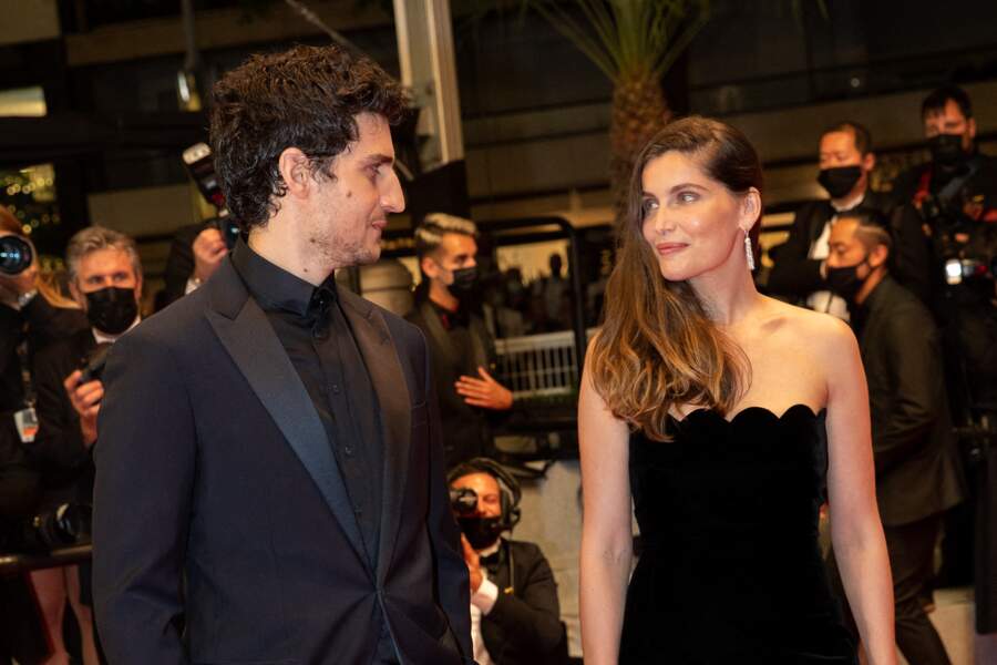 Louis Garrel et Laetitia Casta sont apparus complices pour la montée des marches du film "Bac Nord" lors du 74ème Festival International du Film de Cannes, le 12 juillet 2021