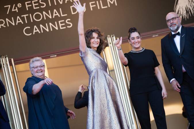 Valérie Lemercier très émue en haut des marches du Festival de Cannes.