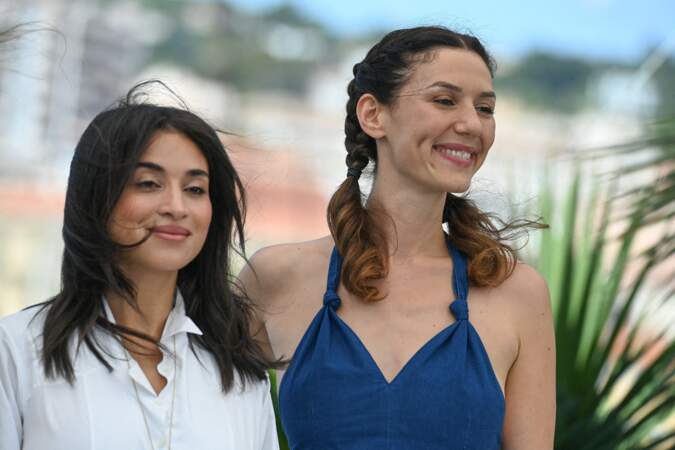 Doria Tillier a posé au côté de Camélia Jordana au photocall des Talents Adami lors du 74ème festival international du film de Cannes, le 13 juillet 2021