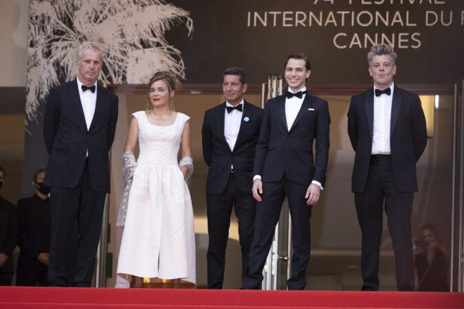 Bruno Dumont, Blanche Gardin, David Lisnard (maire de Cannes), Emanuele Arioli et Benjamin Biolay juste avant la projection du film «France»  ce 15 juillet.