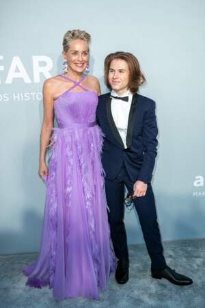Sharon Stone est venue accompagnée de son fils, Roan Joseph Bronstein au gala de l'amfAR, ce 16 juillet 