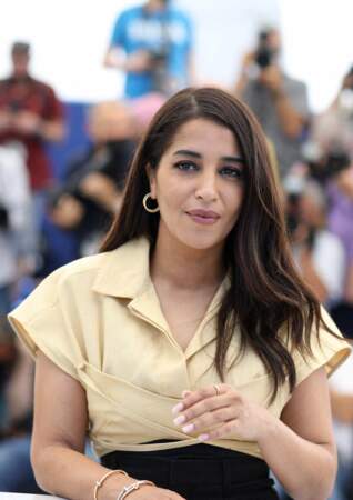 Leïla Bekhti, la compagne de Tahar Rahim lors de son photocall du Festival de Cannes pour le film Les Intranquilles, le 17 juillet 