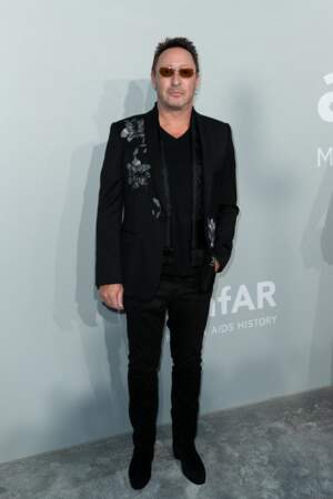 Julian Lennon très classe dans un costume noir lors du photocall de la soirée du gala de l'amfAR, ce 16 juillet