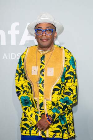 Spike Lee a choisi un look très coloré pour son apparition au gala de l'amfAR à la Villa Eilen Roc au Cap d'Antibes lors du 74ème Festival International du Film de Cannes, le 16 juillet