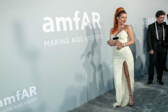Ce 16 juillet, pour la soirée du gala de l'amfAR, Bella Thorne a opté pour une robe Miu Miu