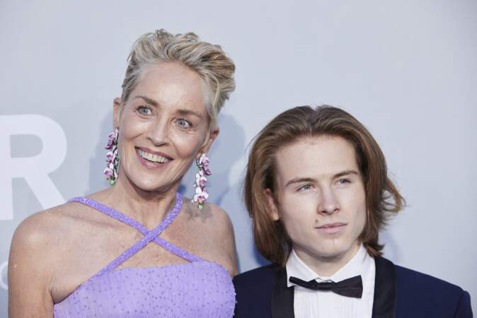 Sharon Stone et son fils Roan Joseph Bronstein ont fait sensation à la soirée du gala de l'amfAR, lors du 74ème Festival de Cannes, ce 16 juillet