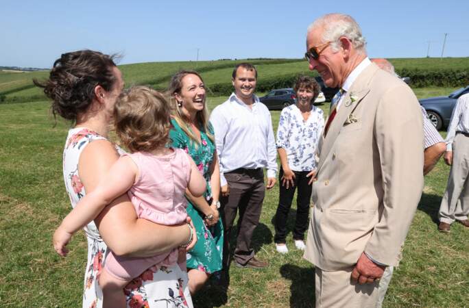 Pendant sa venue officielle à Bideford, ce 21 juillet 2021, le prince Charles en a profité pour partir à la rencontre des habitants.
