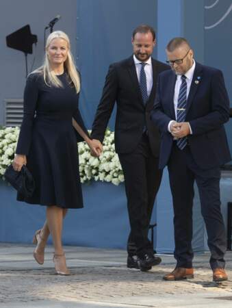 Malgré l'émotion, le prince Haakon de Norvège et son épouse la princesse Mette-Marit ont tenu à garder le sourire lors de cette cérémonie rendant hommage aux victimes de l'attentat d'Oslo de 2011, ce 22 juillet 2021