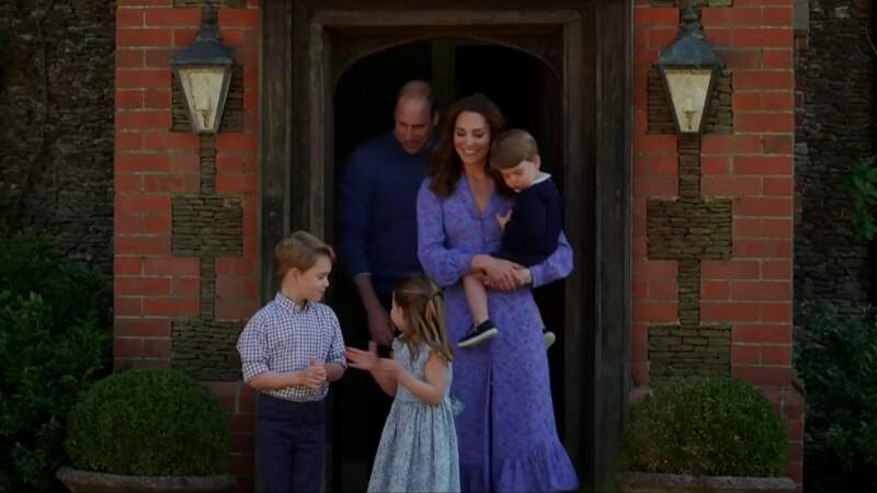 Le prince George complice avec sa soeur, la princesse Charlotte, en avril 2020