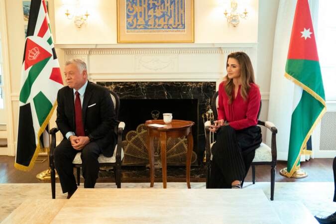 En visite aux États-Unis, une première depuis trois ans, Rania de Jordanie et son mari le roi Abdallah II ont assisté à une réunion à Washington, le 23 juillet 2021.