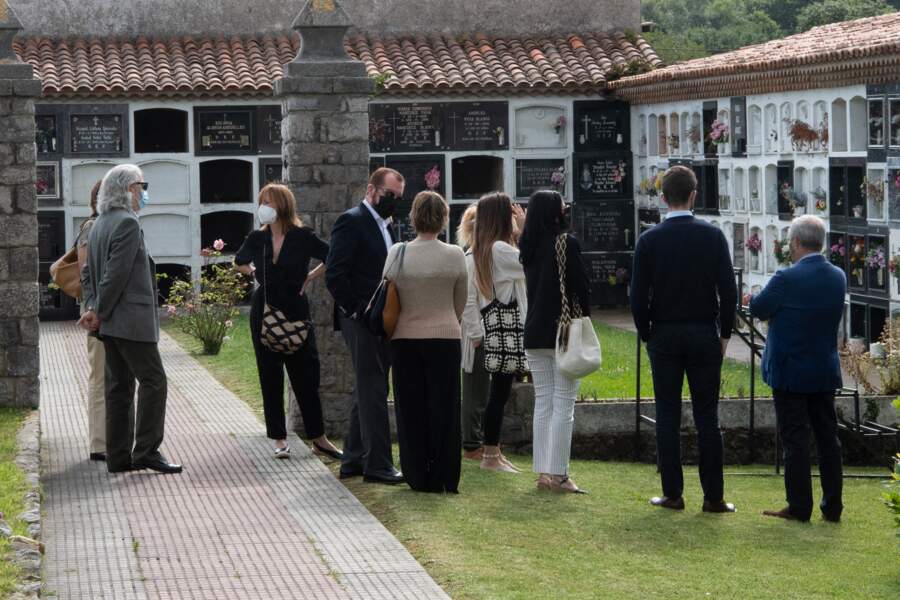 Grand absent également des funérailles, le roi Felipe, qui se trouvait à Lima, pour l'investiture du président péruvien élu, Pedro Castillo. 
