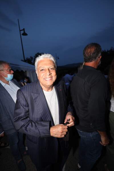 Enrico Macias assiste au spectacle de Gad Elmaleh le premier jour de l'ouverture du Festival de Ramatuelle le 31 juillet 2021.