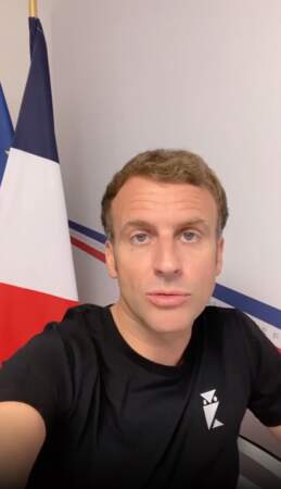 Emmanuel Macron le 1er août 2021 en tee-shirt sur Instagram. Le président de la République fait de la prévention concernant la 4ème vague de Covid-19 en France 