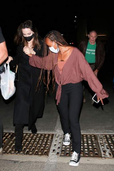 Angelina Jolie dans les rues d'Hollywood avec Zahara sa fille de 16 ans, le 1er août 2021.
