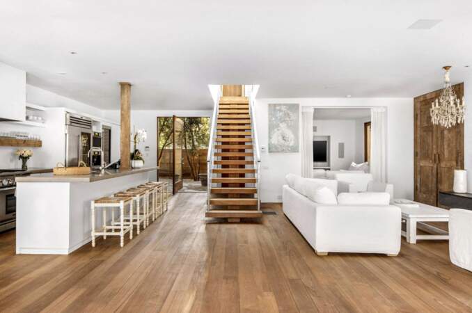Cette maison située à Los Angeles est décorée dans un style minimaliste. 