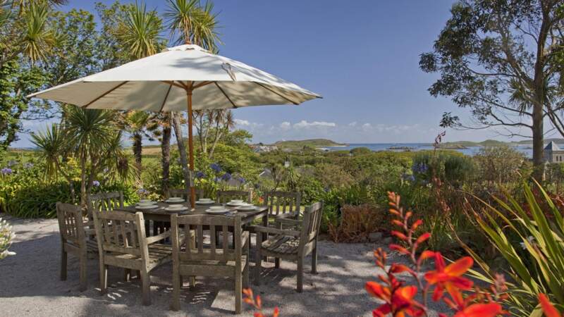 Pour leurs vacances d'été en famille, Kate Middleton et son époux William ont décidé de séjourner à Dolphin House, un cottage en pierre situé sur l'île Scilly.