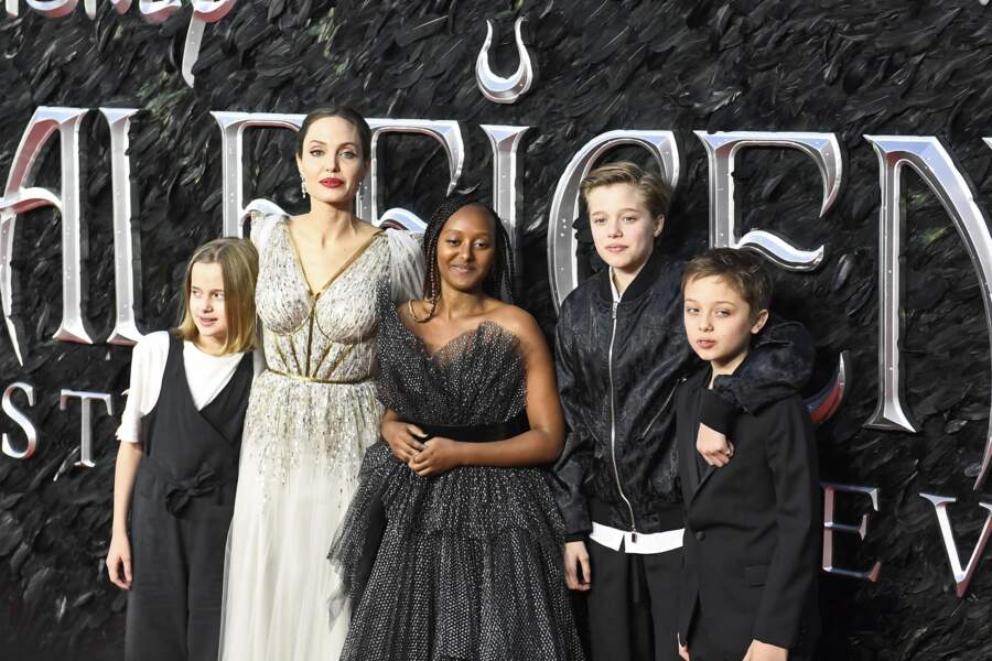 Shiloh, Vivienne Marcheline, Zahara Marley et Knox Léon Jolie-Pitt et leur mère Angelina Jolie à la première de Maleficent: Mistress of Evil à Los Angeles, le 30 septembre 2019