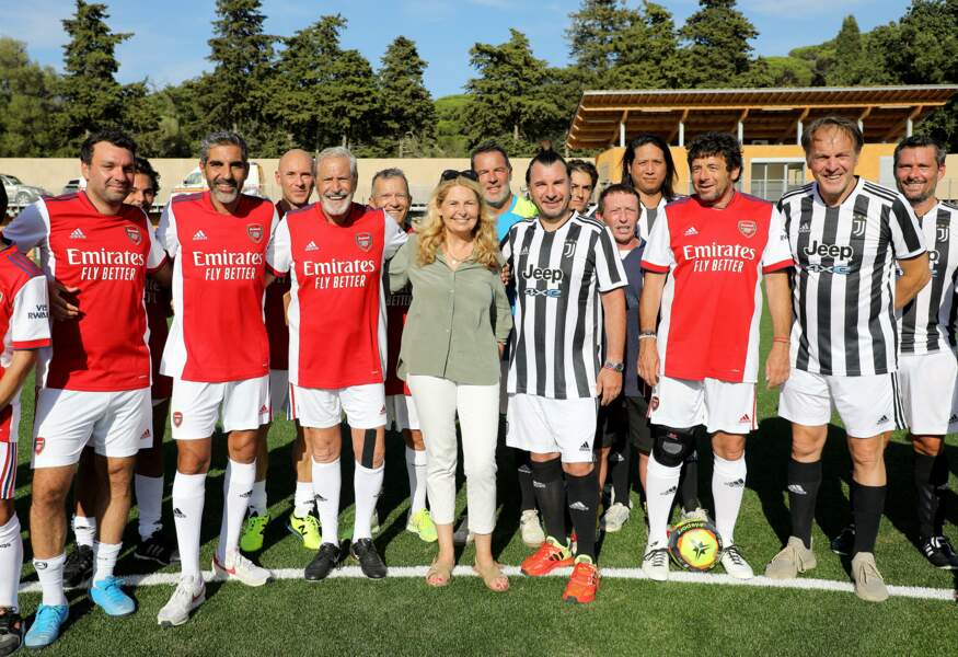 Les VIP avaient répondu présent au match amical de football entre amis, organisé par J.C.Darmon, au profit de l'association "Plus fort la vie" à Saint-Tropez.