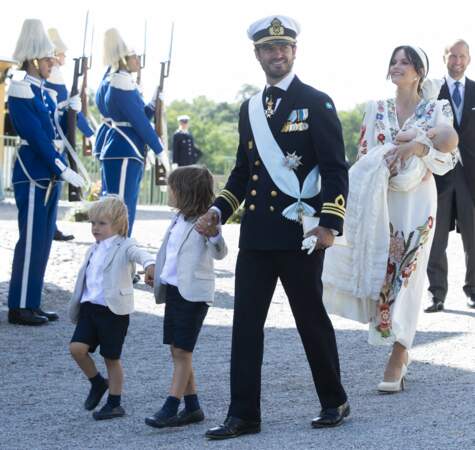 Contrairement à ceux de ses deux frères et à ses cousins, le baptême du fils cadet du prince Carl Philip et de la princesse Sofia, n’a pas été retransmis en direct à la télévision.