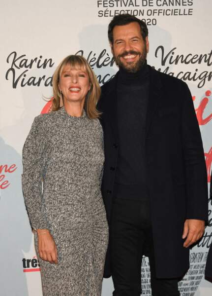 Karin Viard et Laurent Lafitte tout sourire lors de l'avant-première du film "L'origine du monde" au cinéma UGC Normandie, à Paris, le 13 octobre 2020