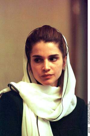 Rania de Jordanie en 1999 : voilée pour le jour des condoléances 