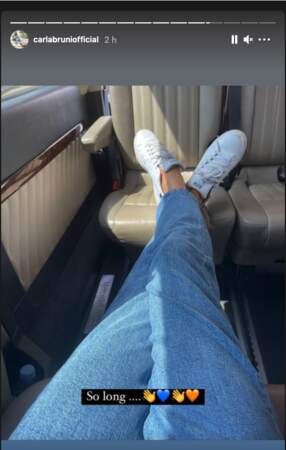 Carla Bruni : une paire de baskets blanches et un jean pour voyager, comme ni