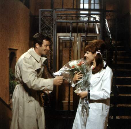 Jean-Paul Belmondo et Virginie Vignon sur le tournage du film "Tendre voyou". 1966