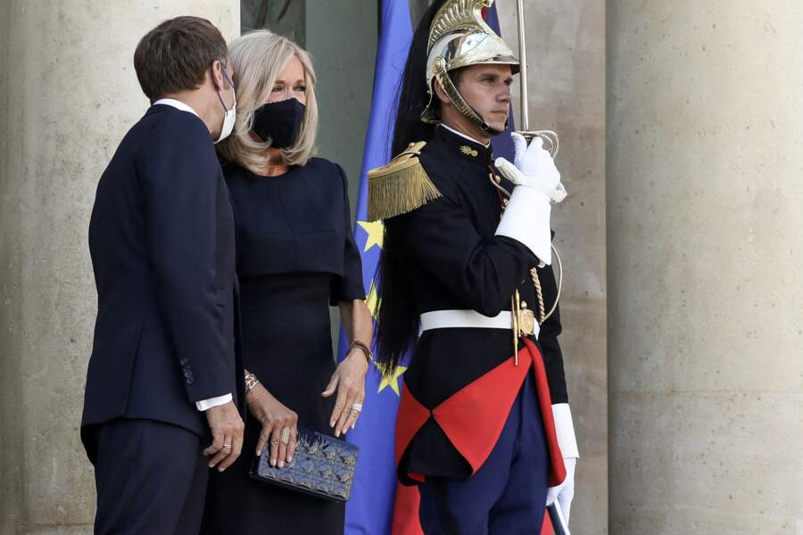 Brigitte Macron en total look noir du masque jusqu'aux escarpins, le 6 septembre 2021.