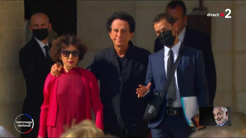 Jack Lang et son épouse Monique Buczynski à l'hommage national à Jean-Paul Belmondo dans la cour des Invalides, à Paris, le jeudi 9 septembre 2021.