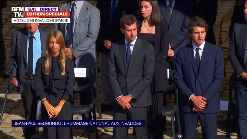 Victor, Stella et Giacomo Belmondo lors de l'hommage national à Jean-Paul Belmondo dans la cour des Invalides, à Paris, le jeudi 9 septembre 2021.