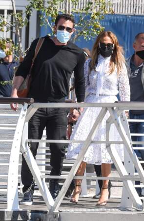 Jennifer Lopez et Ben Affleck, amoureux et élégants pour leur arrivée à Venise