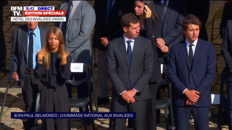 Victor et Stella Belmondo lors de l'hommage national à Jean-Paul Belmondo dans la cour des Invalides, à Paris, le jeudi 9 septembre 2021.