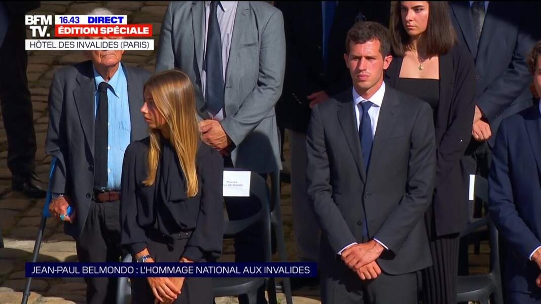 Victor et Stella Belmondo lors de l'hommage national à Jean-Paul Belmondo dans la cour des Invalides, à Paris, le jeudi 9 septembre 2021.