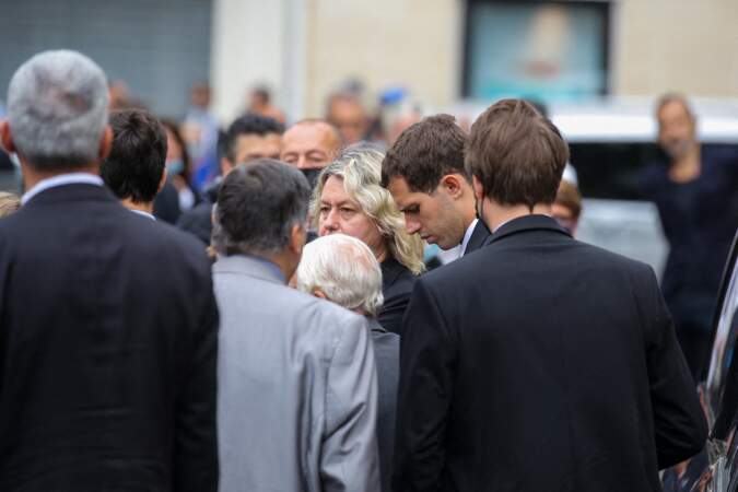 Luana Belmondo et son fils Victor à leur arrivée aux obsèques de Jean-Paul Belmondo, à l'église Saint-Germain-des-Prés, à Paris, le 10 septembre 2021
