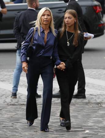 Natty Tardivel et sa fille Stella à leur arrivée aux obsèques de Jean-Paul Belmondo, à l'église Saint-Germain-des-Prés, à Paris, le 10 septembre 2021